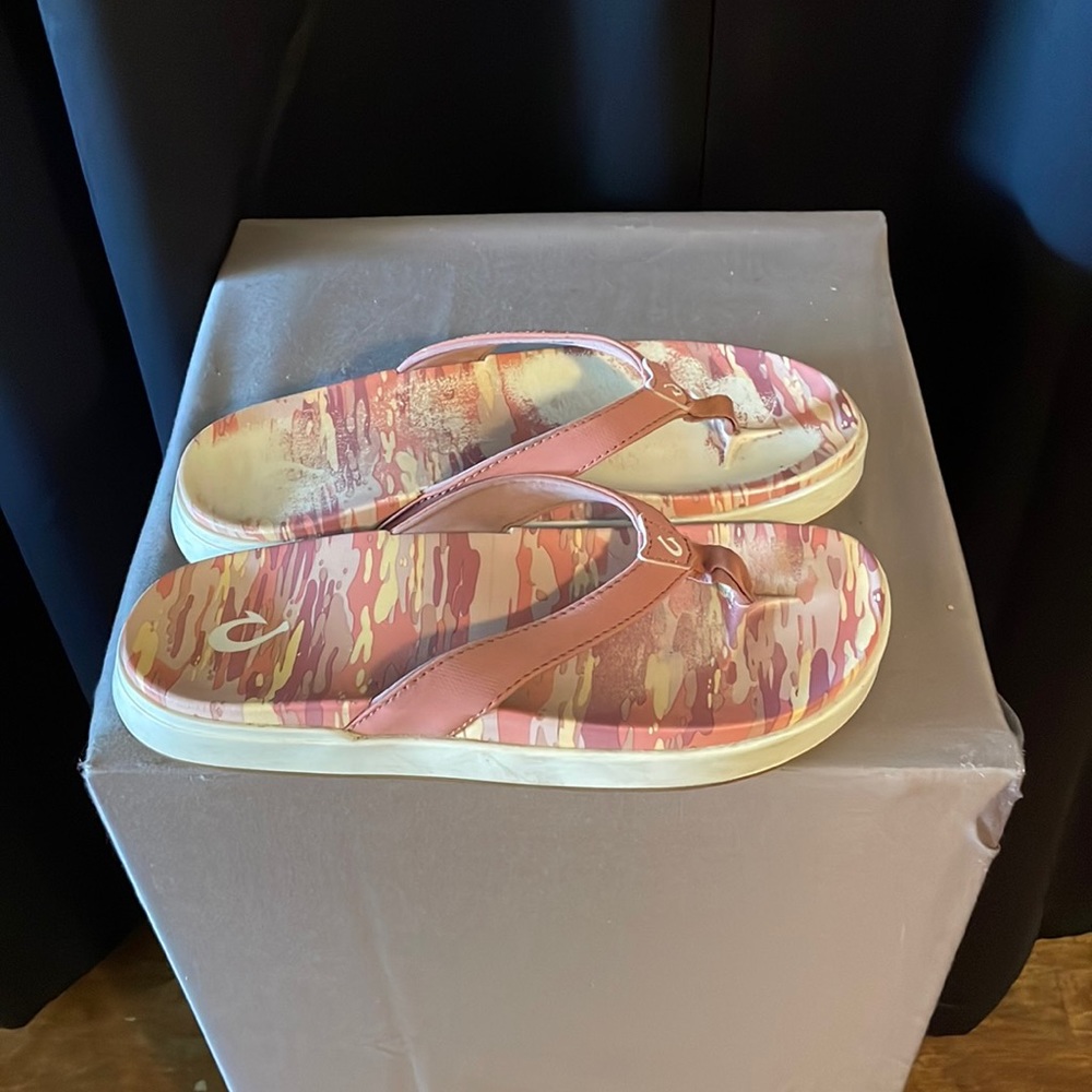 Olukia women’s sandals, size 7